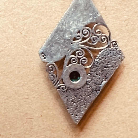 925 Sterling Silver Plated Round Blue Topaz on Kite Setting w/Curly Cues - Picture 10 of 11